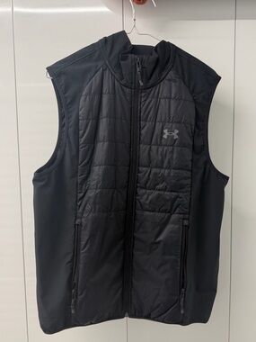 Storm Men’s Black Quilted Hybrid Vest